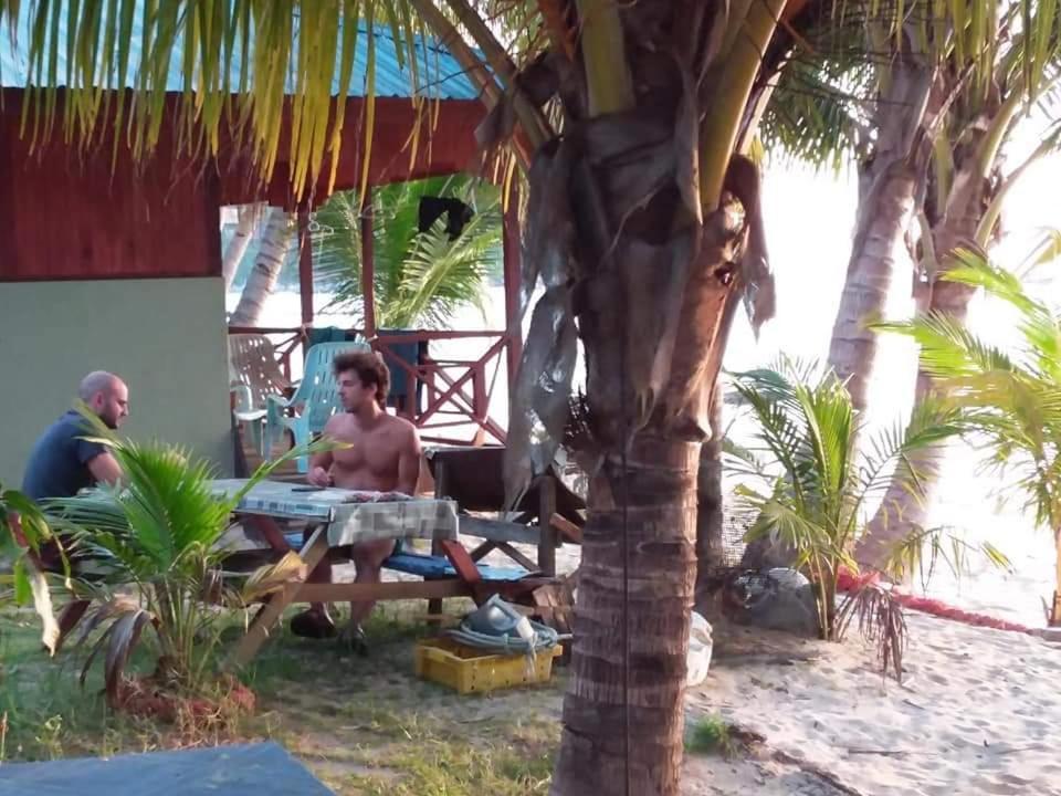 Ella'S Place Salang Tioman Kampong Ayer Batang Luaran gambar